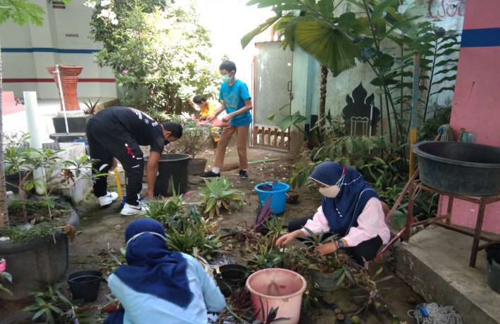 SEKOLAHKU HIJAU HATIKU SENANG