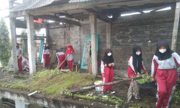 HUT SMP N 2 Sleman Mengadakan Fashion Show Bertajuk Pemanfaatan Sampah