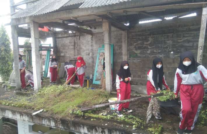 HUT SMP N 2 Sleman Mengadakan Fashion Show Bertajuk Pemanfaatan Sampah