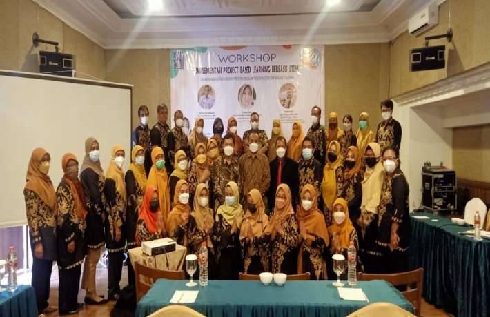 SMP negeri 2 Sleman adakan Workshop Implementasi Project Based Learning Berbasis STEM